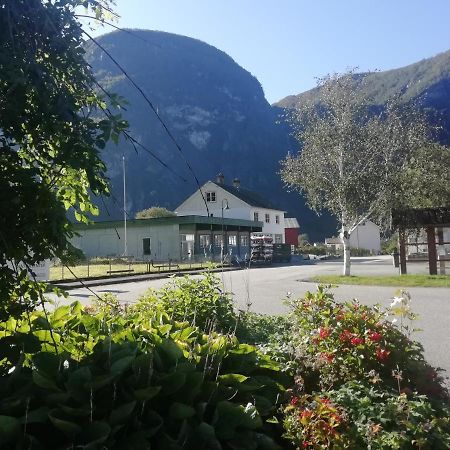 Adventure Hotel & Guesthouse Eidfjord New Exterior photo